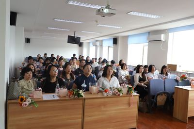 雅韵花艺，礼赞师者风华——我院成功举办教师节插花文化交流活动